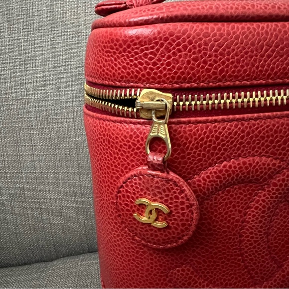 Chanel Timeless Vanity Case, Red Caviar Leather Bag - Picture 4 of 16